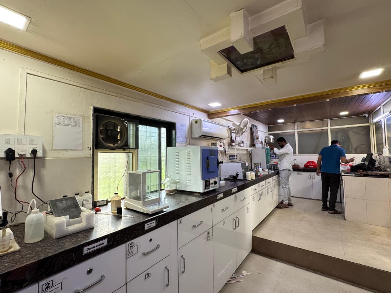 Advanced lab equipment for purity checks